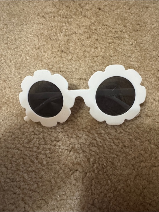 Other - Kids White Flower-Shaped Sunglasses